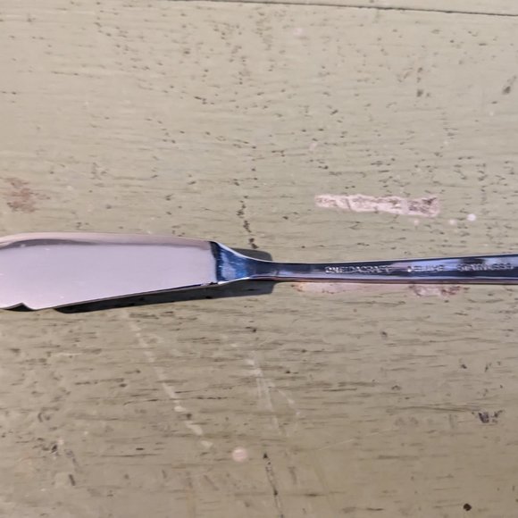 Oneidacraft Nordic Crown Deluxe Stainless Flateware 1 pc Master Butter Knife - Picture 3 of 3